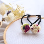 くるみボタンの刺繍ヘアゴム 葡萄