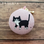 マカロンポーチ　ハチワレ猫のお散歩　ピンク