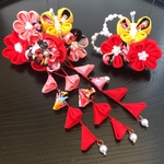 つまみ細工の髪飾り-赤×黒