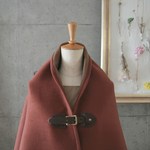  テラコッタ色ｘミルクティー 濃茶レザー ○二重織りカシミアポンチョ○　