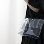ポシェ ／ 真鍮とPVCのポシェット ／ 新しいコレクション「ブラスと、ビニル。」より