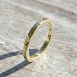 でこぼこ ブラスフラットリング 2.0mm幅 鎚目 真鍮｜BRASS RING 指輪 シンプル アクセサリー｜161
