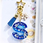  レジン イニシャル  キーホルダー  S  ブルー