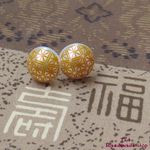 山吹色 1.2cm 和柄 菊 カボションのピアス
