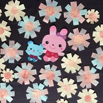 秋✳︎季節の花シリーズ★淡いコスモス★シュタイナー水彩絵の具使用のダイカットマシーンでカットしたキレイな形★ホッとする壁面飾り★保育壁飾り★保育園 幼稚園 施設 で 