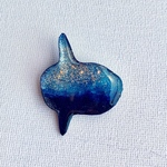マンボウブローチ