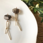 天然石とメタルパーツ のシンプルなピアス、イヤリング（スモーキークオーツ）*送料無料