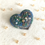 【ビーズ刺繍】プチハートブローチ(グラデ)