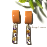 500円☆長方形(オレンジ)☆小ぶり花レジンのピアス/イヤリング