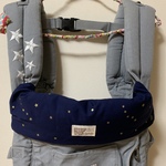 抱っこひも用首まわりパッド・リバーシブル 小さな星NB×ブラック