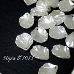 【50個】パール調 花びらパーツ✴︎筋入り ペンダントチャーム 花 #1013