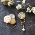 ボタンピアス