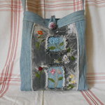 デニムリメイク 　ショルダーバッグ　山野草　手刺繍　野イチゴ　スミレ　クローバー
