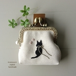 リボン猫の刺繍 がま口財布 (スクエア)   コットンパール付き♪       