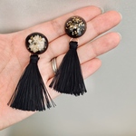 ヒドゥン （ ブラック タッセル と ゴールド かすみ草 の イヤリング  ピアス