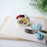 ＊完成品＊羊毛フェルト　ロールケーキ　(フルーツ)