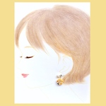 ゆれる大人ピアス〜黄色〜 つまみ細工❇︎一点物❇︎結婚式❇︎成人式❇︎卒業式❇︎浴衣