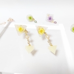 お花と三角のゆらゆらピアス¨̮♡受注生産