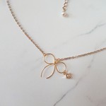 シンプルリボンクリスタルチャーム　ネックレス
