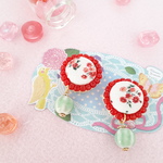 レトロフラワーと赤い粒ピアス/イヤリング　レッド×グリーン