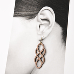 ケルティックのウッドピアス　クルミの木のアクセサリー