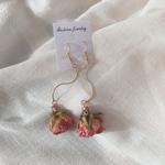 本物の薔薇を使用したくねくねピアス
