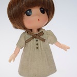 【訳あり】オビツ11用・ベージュ色のピンタックワンピース