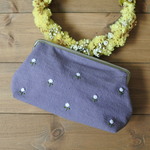 ふじ色　小花　手刺繍　がま口ポーチ（大）　