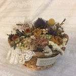 アーティーチョークとアジサイのかご盛り