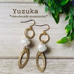 メタルオーバルプレートと八角形パールのピアス/イヤリング