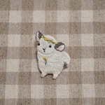 チンチラの手刺繍ブローチ
