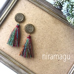 ヴィンテージボタンとタッセルのピアス