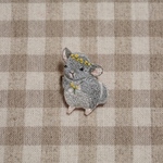 チンチラの手刺繍ブローチ