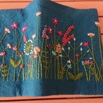 再版、ボタニカルガーデン刺繍　濃い青緑の文庫本サイズのブックカバー