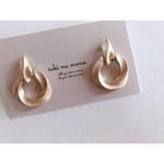 mat gold ring pierce
