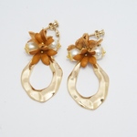 革花とゴールド　イヤリング（ピアス）
