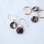 ～ 選べる金具 ～ 14kgf  chocolateブラウンの一粒ピアス マザーオブパール 一粒ピアス or イヤリング