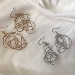 スキニーコーデを好む女がつけるピアス