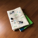 ブックカバー  牛の刺繍