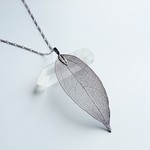 【送料無料】dark leafロングネックレス