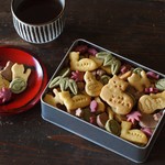 「ねこたちのふきよせ♪秋のクッキー缶」（L）