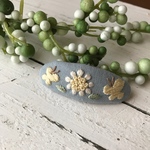空色ちょうちょ刺繍の右髪用ヘアピン