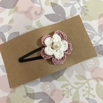 かぎ針編みのお花パッチンピン