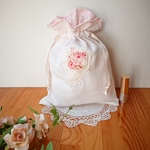 薔薇のアップリケ♪Wガーゼの巾着袋 クリーム