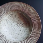 絹白釉櫛目リム鉢[0476]