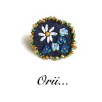 ビーズ花柄刺繍ブローチ