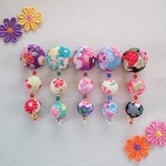 🔵🔴ゆらゆら揺れる　かんざし風ちりめん玉ヘアクリップ 髪飾り🔴🔵　七五三　　キッズ&ベビー