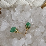 宝石の王様☆エメラルドの一粒ピアス（小粒）