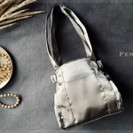 新作！SIOCO・Fermoシリーズ   サテン〈シルバーグレー〉×11号帆布〈ブラック〉ミニマム トートバッグ   タッセル付き 小さいバッグ　クリスマス　ミニバッグ