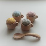 コーヒーカップの小さなピンクッション（こぎん刺し・４色）